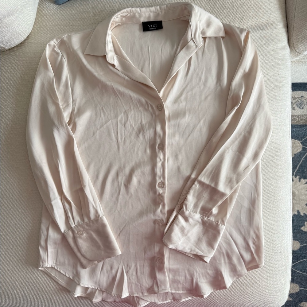 VICI Kayla Satin Button Down in Champagne - Picture 3 of 6
